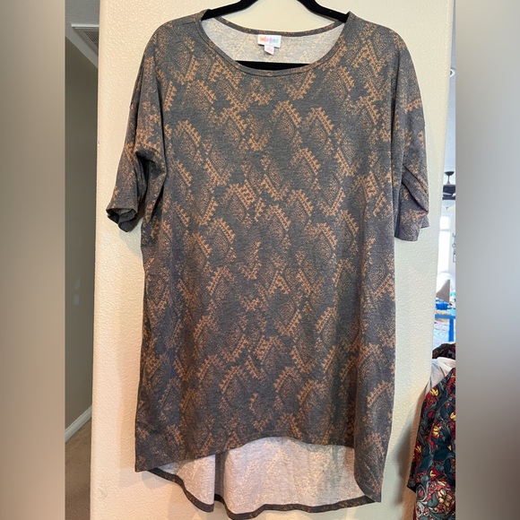 LULAROE Irma - Picture 1 of 4